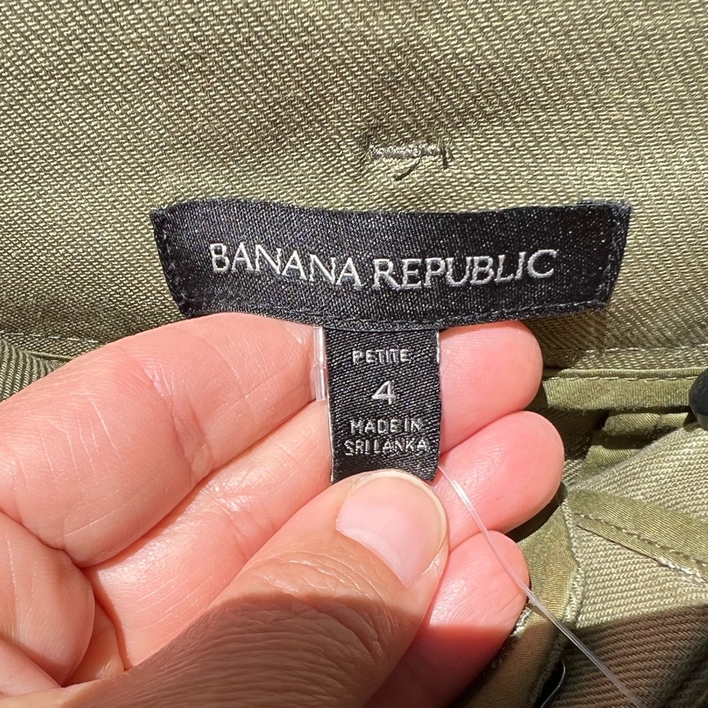 Banana Republic green linen pants - Picture 9 of 9